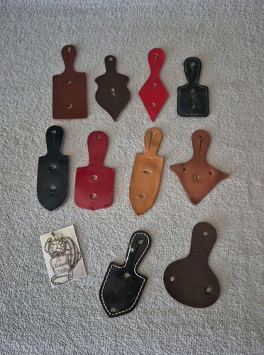 Lot cuirs pour insignes - 10,