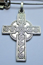 Ancien pendentif croix celtique couleur argent gravée élégant bijou vintage 2533