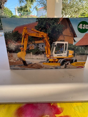 Pelle sur pneus liebherr - pelle,
