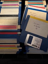 Lot de 190 disquettes de jeux 3,5 pouces pour Amiga + Boite