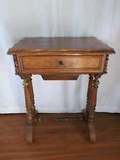 Travailleuse coiffeuse table