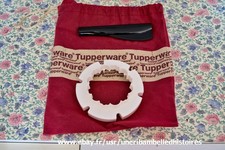 Tupperware lot sac + ramasse miettes + emporte-pièces