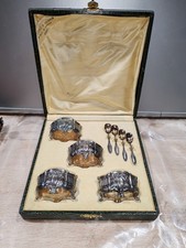 SUITE 4 SALERONS ET Cuillère