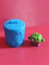 figurine:  Poubelle bleues The