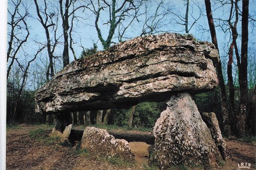 Civray dolmen de - 86,