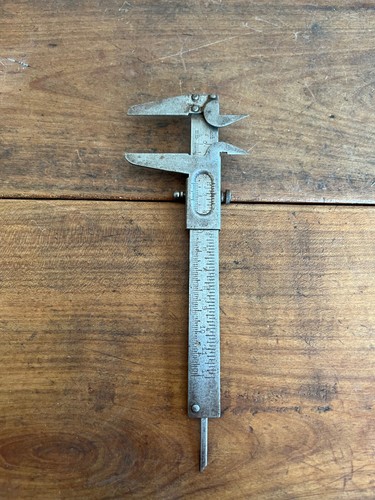 Outil ancien n107 pied - outil,