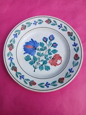 Assiette en faïence fine de