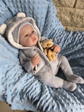 Petit garçon de 50cm entièrement en vinyle siliconé 