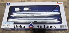 Maquette New Ray Hobby Dax Boeing 777-200 Delta Air Lines