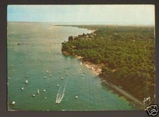 CAP FERRET (33) BATEAUX ,VILLAS & PHARE en vue aérienne en 1971