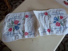 Vintage Tulip Pattern Cross