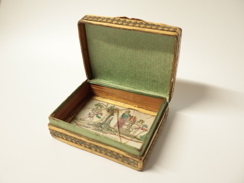 Ancienne émouvante boîte - émouvante,