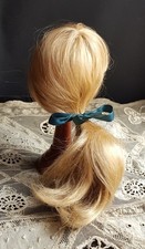 jolie perruque poupée ancienne ou vintage -tour de tête 23 à 24 cm