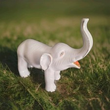 figurine éléphant en fine porcelaine