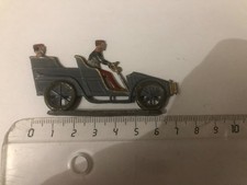 Miniature en plomb militaires dans une voiture tacot