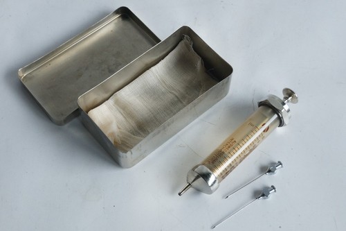 Ancienne seringue médicale