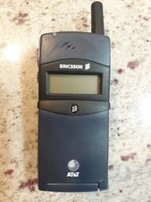  ERICSSON LX588 FLIP CELL PHONE WITH BELT CLIP VINTAGE RARE COLLECTABLE AT&T
