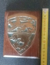 blason écusson Lion et dauphin, ville de Coudekerque Nord bronze/laiton  15 cm ,