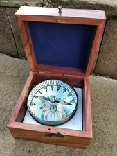 Belle boussole marine diametre 8cm dessus verre épais et boite bois avec plaque