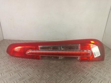 Feu arriere principal droit