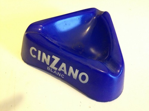 Ancien cendrier triangulaire - ancien,