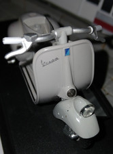 Moto scooter miniature 1:18