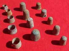 Un Lot de 14 de Dés à Coudre