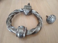 Ancien marteau de porte fer forgé heurtoir ancien anneau torsadé, clou. Poignée 