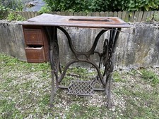 Table MACHINE A COUDRE SINGER