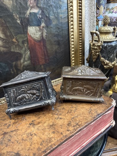 Anciennes boites metal a - boites, en