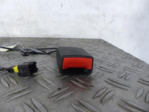 Attache ceinture arriere
