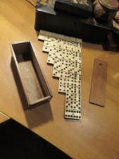 Ancienne grande boite de jeu de Dominos Os et Ebène  4,5cmx2,3cm,0,8cm TBE