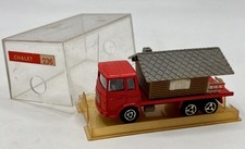 Camion Saviem porte Chalet au