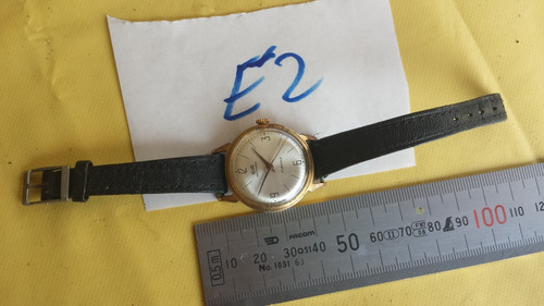Ancienne montre mécanique - e2/,