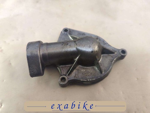 Couvercle pompe eau - pompe, a