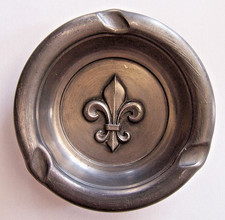 CENDRIER en ETAIN Original Décor de FLEUR de LYS