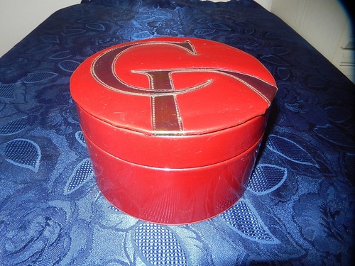 Ancienne boite rouge - ancienne,