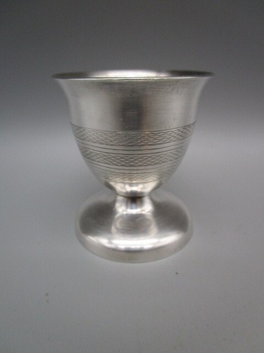 Coquetier ancien métal - en,