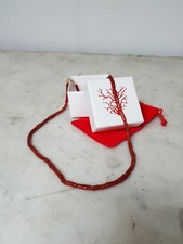 Bijoux - Collier en corail rouge sang .