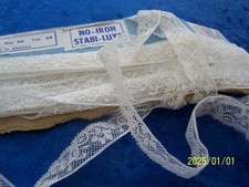 Belle dentelle ancienne, blanche, de Calais en tulle . L 8,60 mètres. Réf n°303