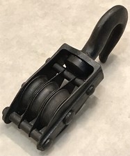 Outil Ancien poulie en fer à