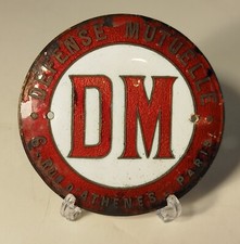 plaque émaillée de voiture DM Défense Mutuelle pour Militaire  calandre 1945