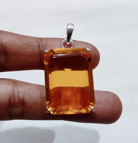 Pendentif pierre précieuse