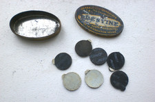 ancienne petite boîte de rustines PRESTINE en métal petit format... collection