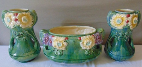 Une jardiniere vases - une,