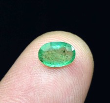0.75 Cts. Pierre précieuse en