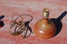 PIED DE LAMPE EN TERRE CUITE signé 14 cm de haut -----/A5/