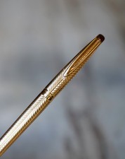 STYLO PLUME WATERMAN CF PL. OR FINITION CHEVRONS - PLUME EN OR MASSIF 18 CARATS