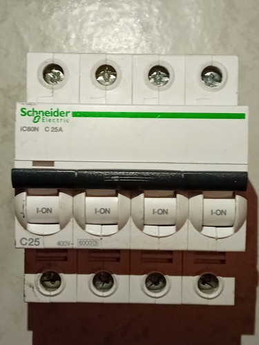 Disjoncteur schneider electric - disjoncteur,