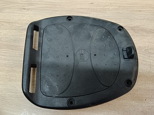 Une platine top - case, givi